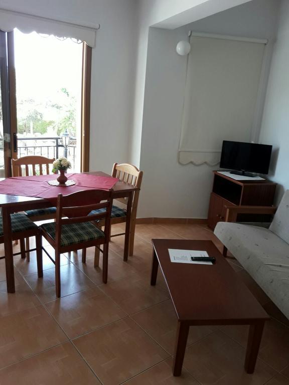 Yialos Apartments Pissouri Eksteriør billede